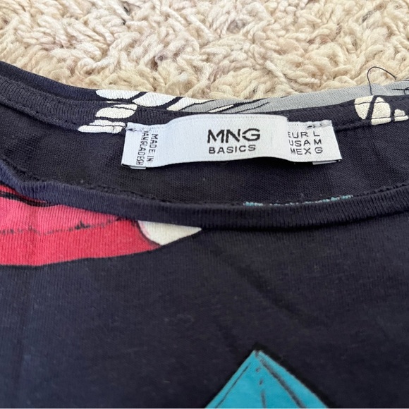 Women’s Mango Basics size M Fun Print Navy Crop Top in Excellent Condition! - Picture 2 of 3